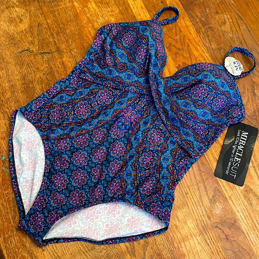 NWT Miraclesuit swimsuit - size 16 - floral motif